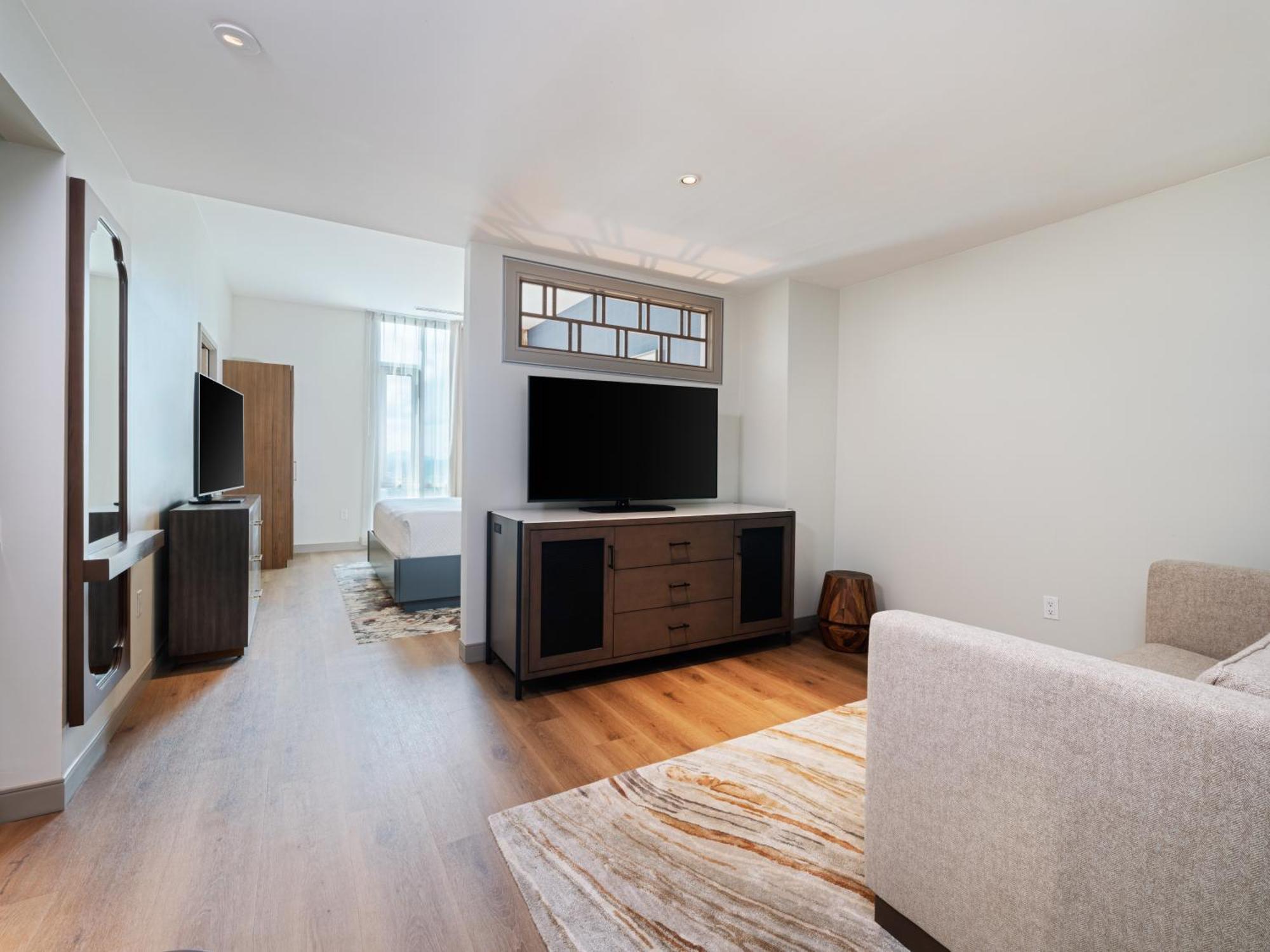 King Suite with Roll-in Shower - Mobility Access