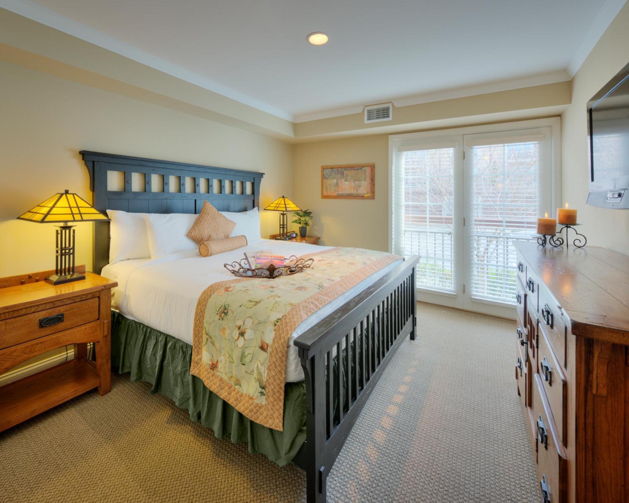 One-Bedroom Suite,698278215:JPEG