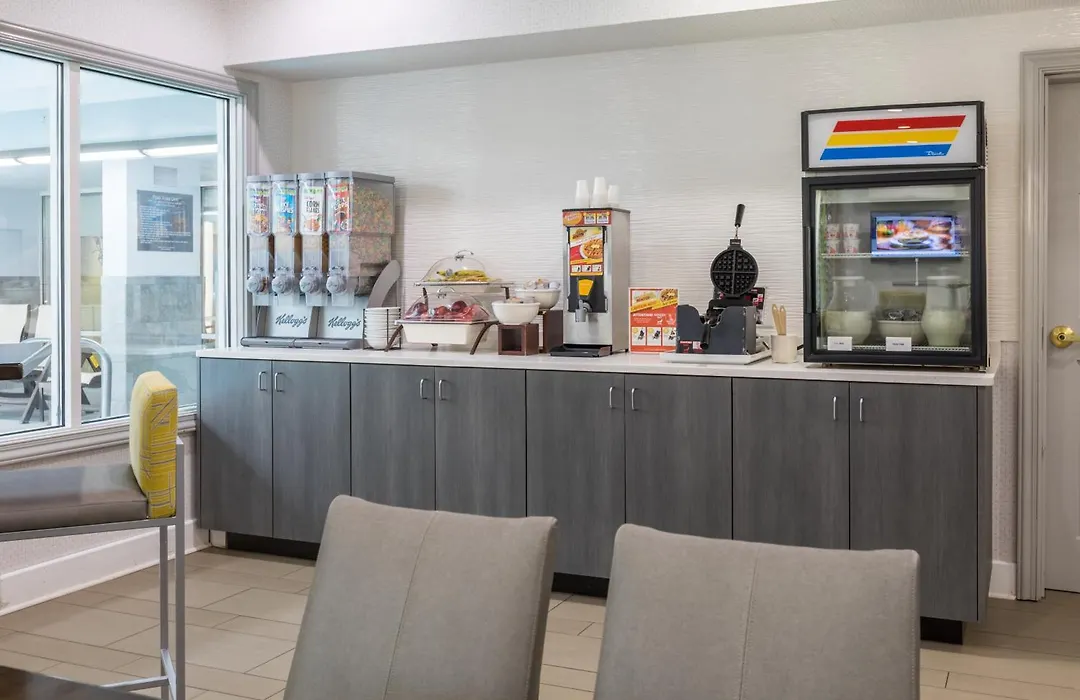 La Quinta Inn & Suites By Wyndham Downtown Asheville-1