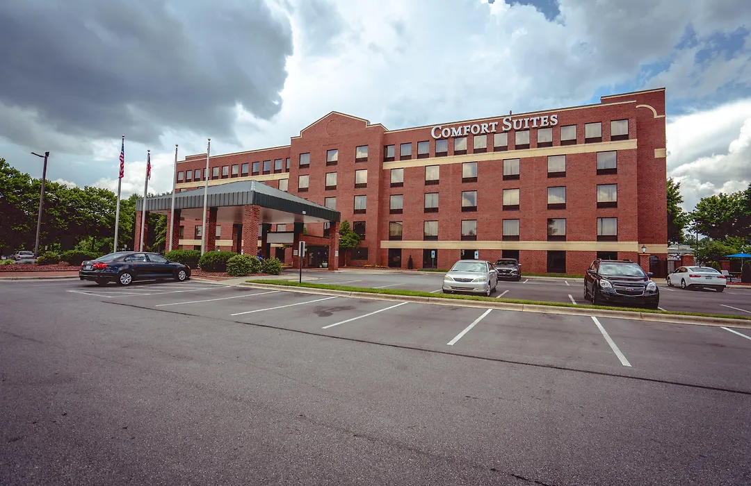 Comfort Suites Outlet Center-1